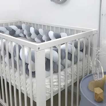 Fonott rácsvédő kiságyba – biztonság, kényelem és stílus egyben